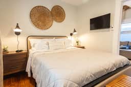 DT505 - Downtown Orlando Monthly Rental | Modern 1BR Bungalow
