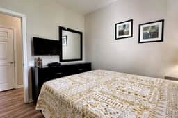 IS1 110 - Orlando 3BR Condo Near Disney | Sleeps 8, Balcony & Kitchen