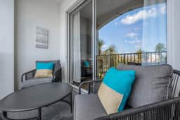 IS2-301 - NEWLY renovated unit