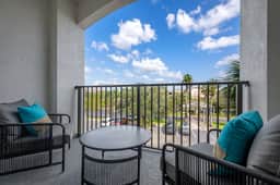 IS2-301 - NEWLY renovated unit