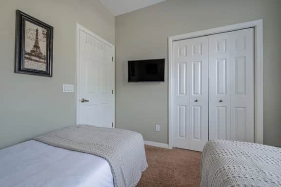 2819 - Kissimmee Vacation Condo | 2BR Oakwater Resort Near Disney