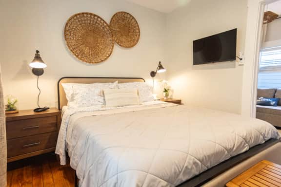 DT505 - Downtown Orlando Monthly Rental | Modern 1BR Bungalow