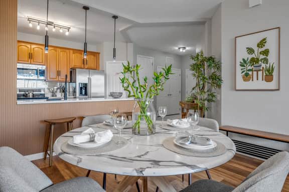 IS2-301 - NEWLY renovated unit