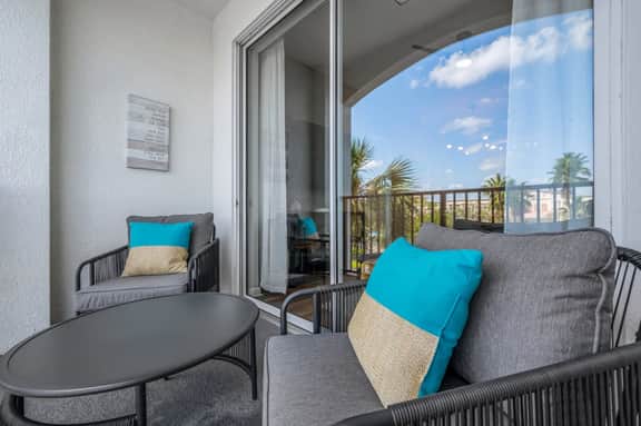 IS2-301 - NEWLY renovated unit