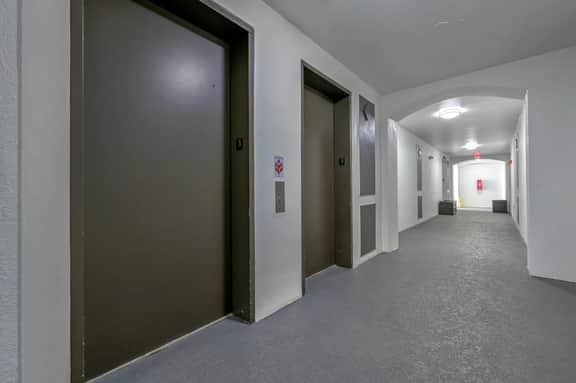 IS2-301 - NEWLY renovated unit