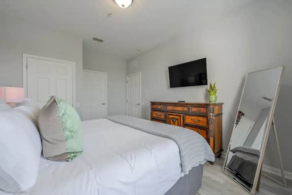 IS2-310 - New Listing - Near All Major Attractions