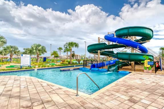 SL106 - Mickeys Hideaway - Water park included