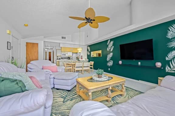 SW40 – 3BR SweetWater Club Condo Near Disney & Universal w/ Pool & Balcony