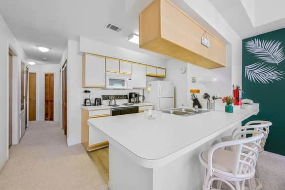 SW40 – 3BR SweetWater Club Condo Near Disney & Universal w/ Pool & Balcony