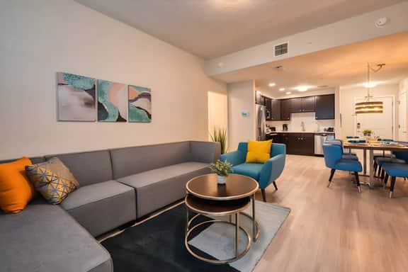 VCR1-304 Reserve Deluxe Condo - Modern Decor