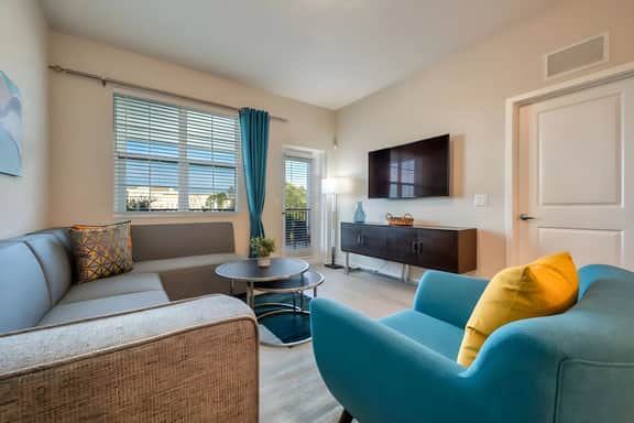 VCR1-307 Deluxe Condo - Near Major Attractions