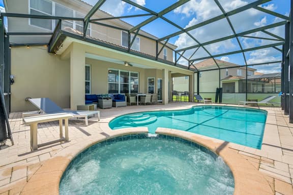 2584 - 6 Bedroom w/ Pool and Water Park Included