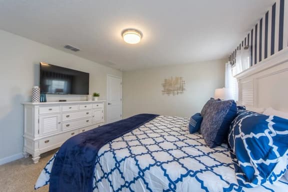 4878 - Beautiful Townhome w/ Private Pool