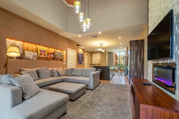 7561 - Stylish Home - Magic Village Views