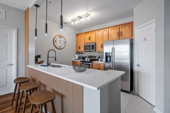 IS2-301 - NEWLY renovated unit