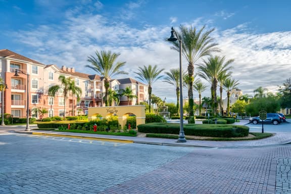 VC8-107 Vista Cay Orlando Condo | Walk to Pool, Near Disney & Universal