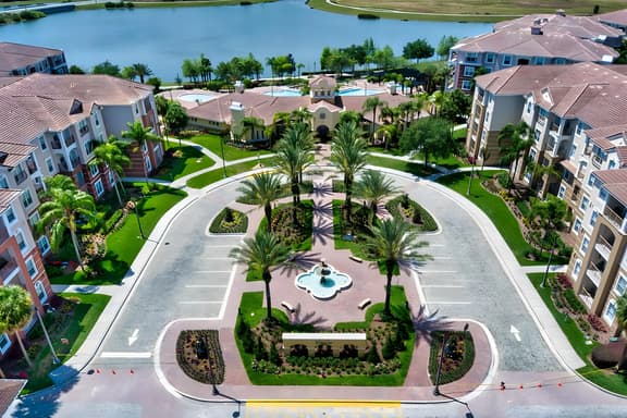 VC8-410 Vista Cay 3BR Condo Across from Pool