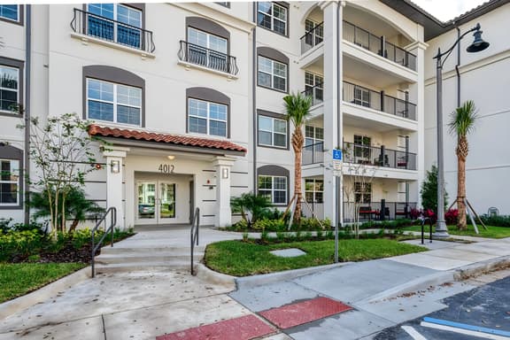 VCR2-402 Brand New Apartment - Convention Center